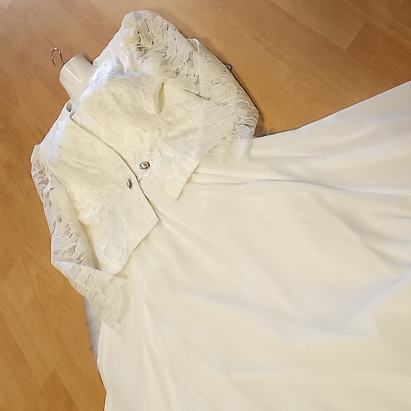 Patra 2 Piece Cream Lace Suit - Picture 4 of 15